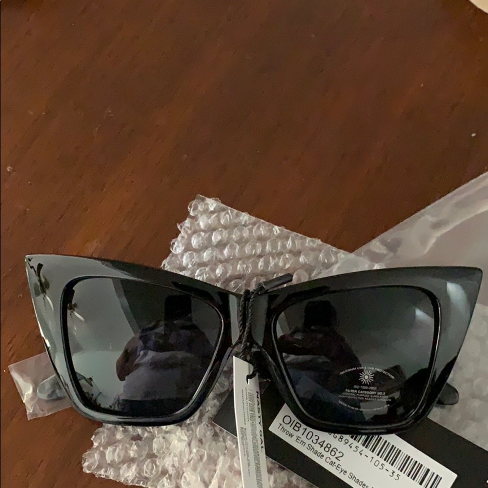 Black sun glasses - Picture 5 of 5